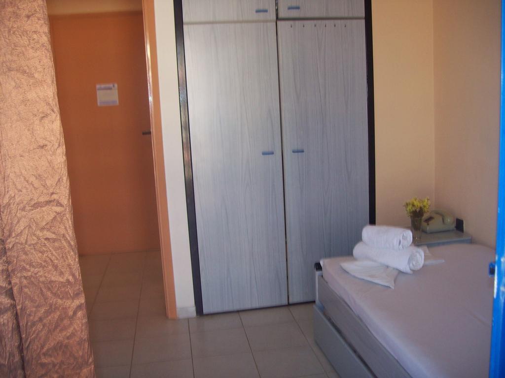 Hotel Eleni Paralia Dionysiou Room photo